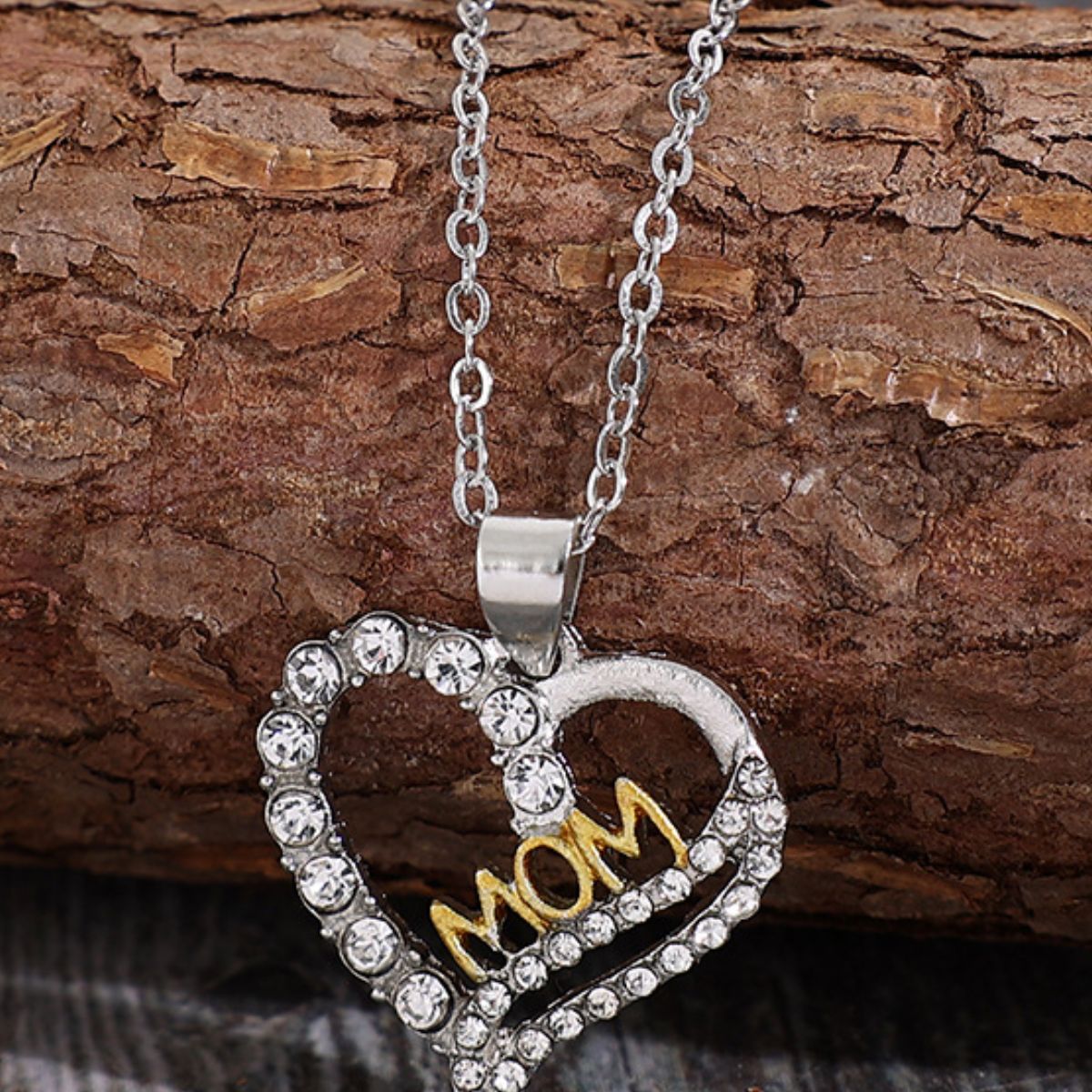 Alloy Inlaid Zircon Heart Pendant Necklace